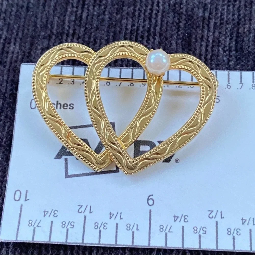 Sweetheart Lovers Etched Gold Tone Heart Brooch Pin